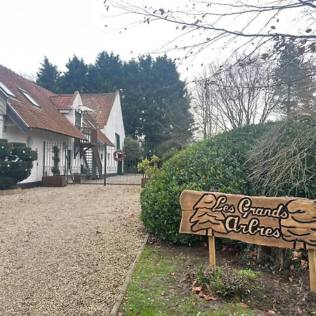 Les Grands Arbres Holiday home *