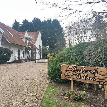 בית נופש Les Grands Arbres